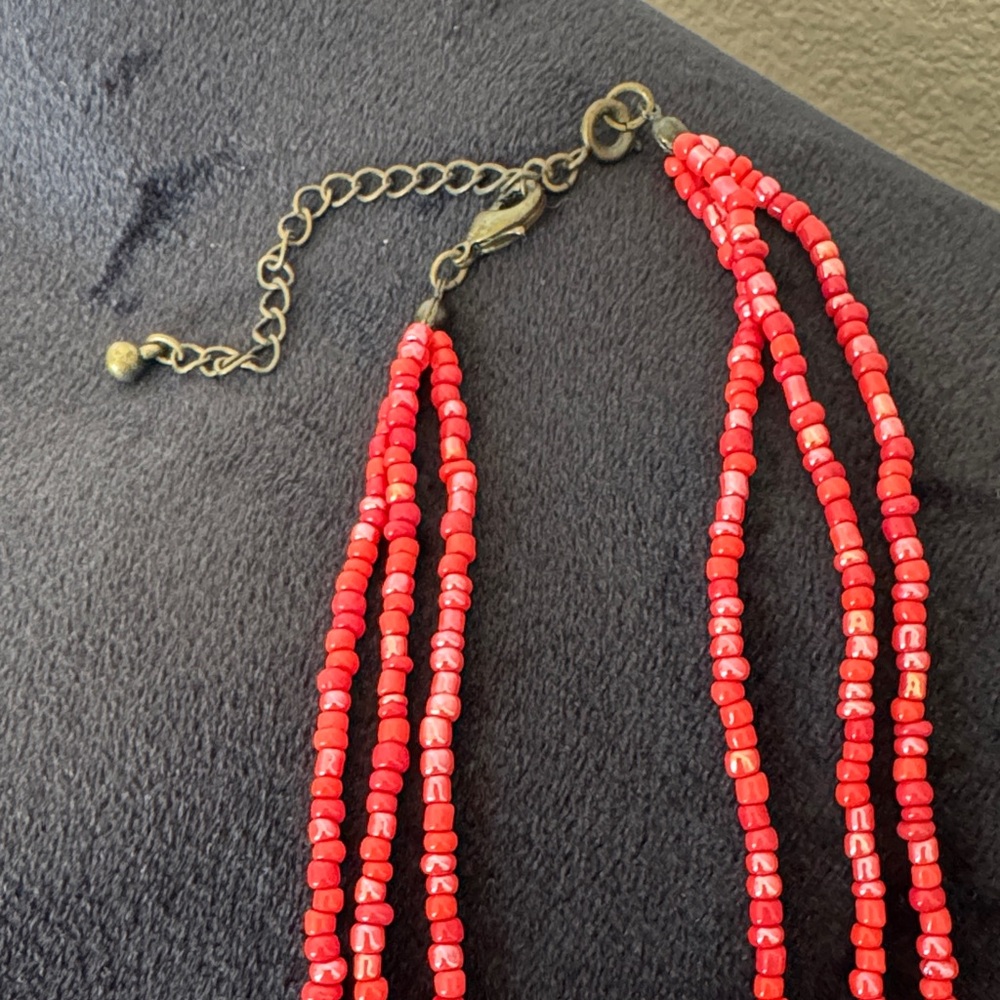 Avon Red Beaded Necklace and bracelet set with White mother of pearl Pendant - Picture 4 of 7